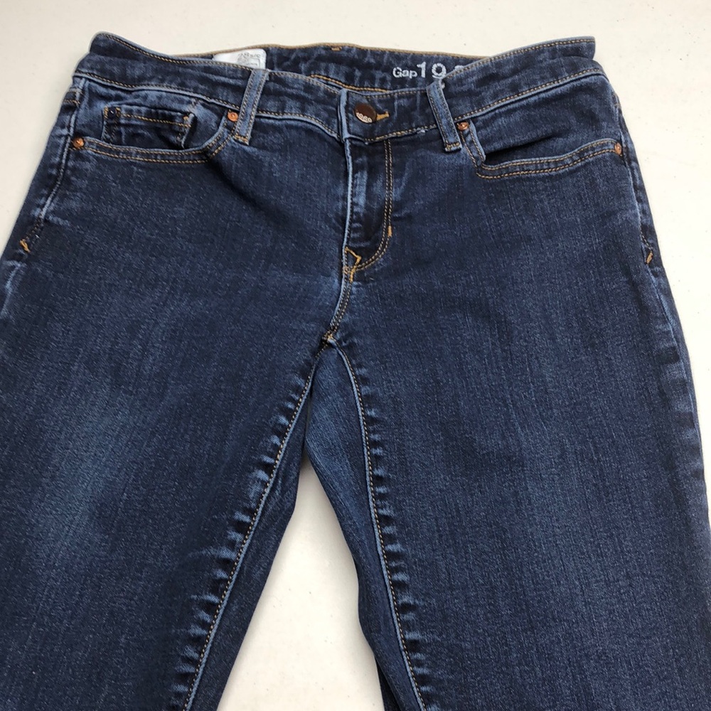 GAP Blue Straight Leg Jeans with Classic Denim Style